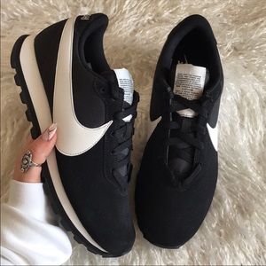 nike pro love ox women's